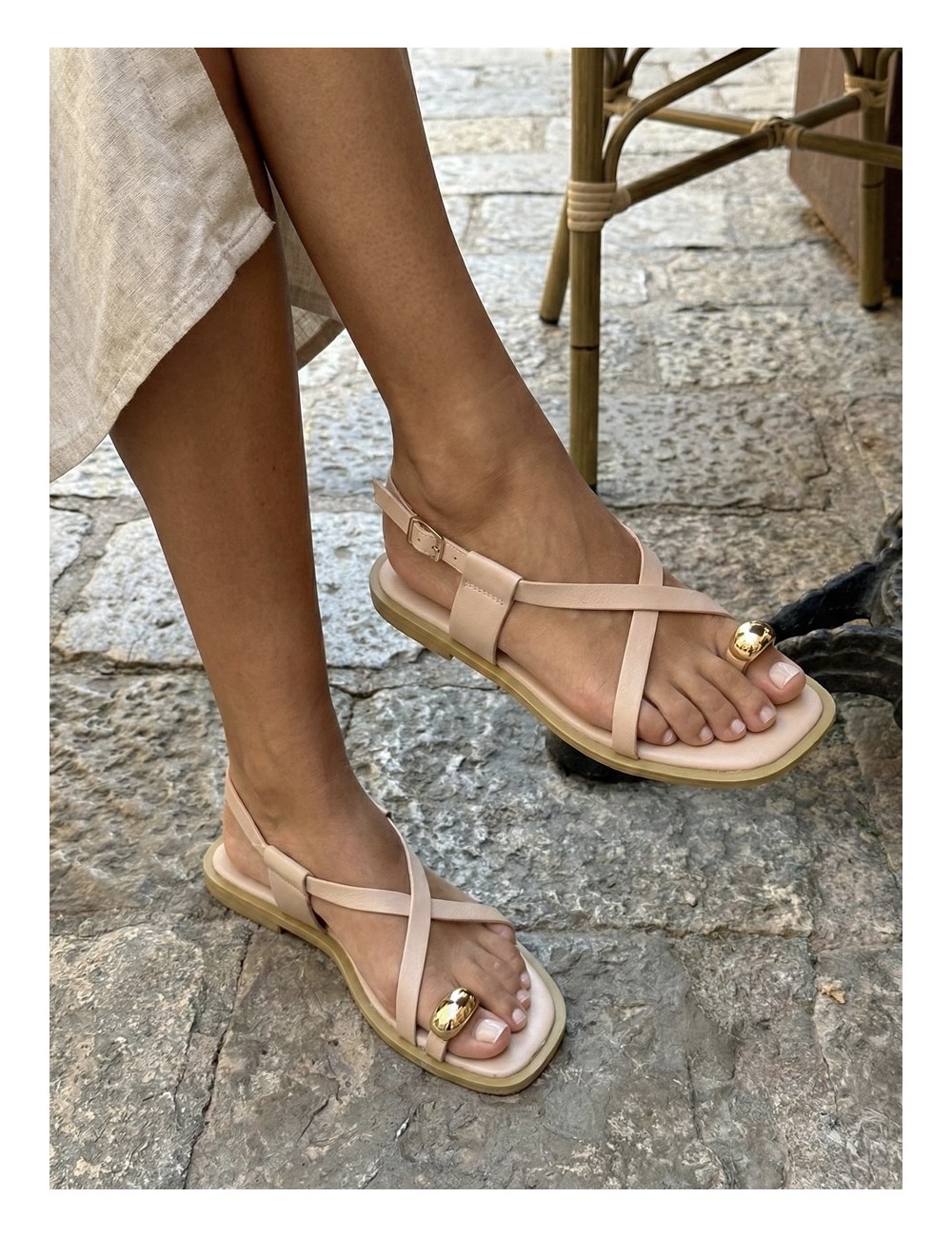 Sandalias planas Sassi Beige