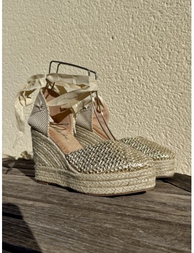 Sandalia cuña yute y lazo a la pierna Chidda Gold