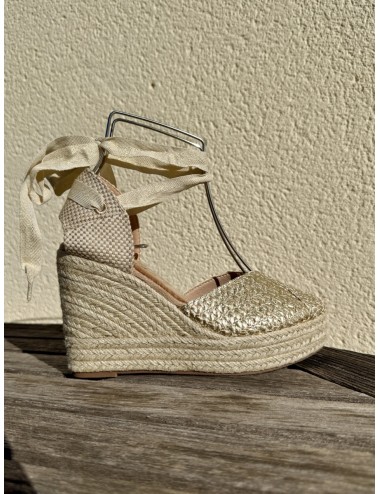 Sandalia cuña yute y lazo a la pierna Chidda Gold