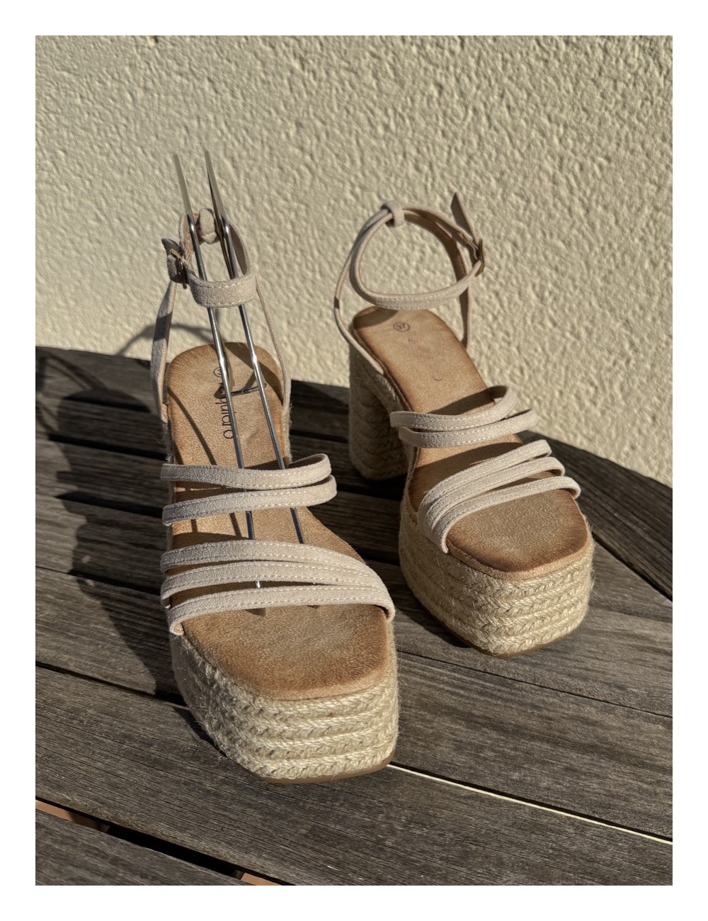 Sandalias de Tacón con Tiras Andria Beige