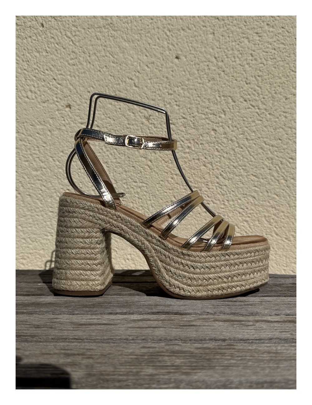 Sandalias de Tacón con Tiras Andria Gold