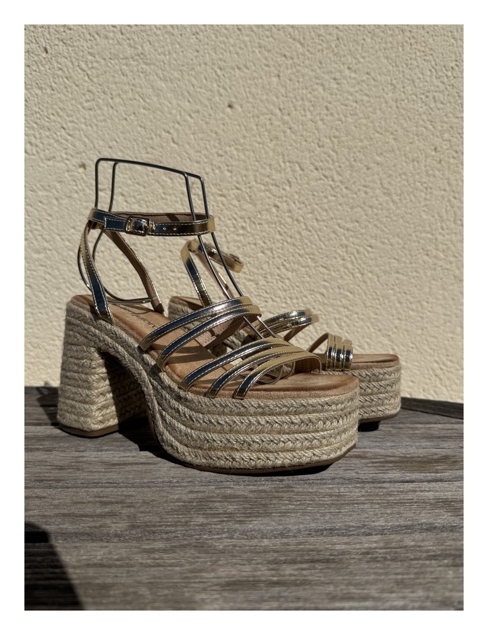 Sandalias de Tacón con Tiras Andria Gold