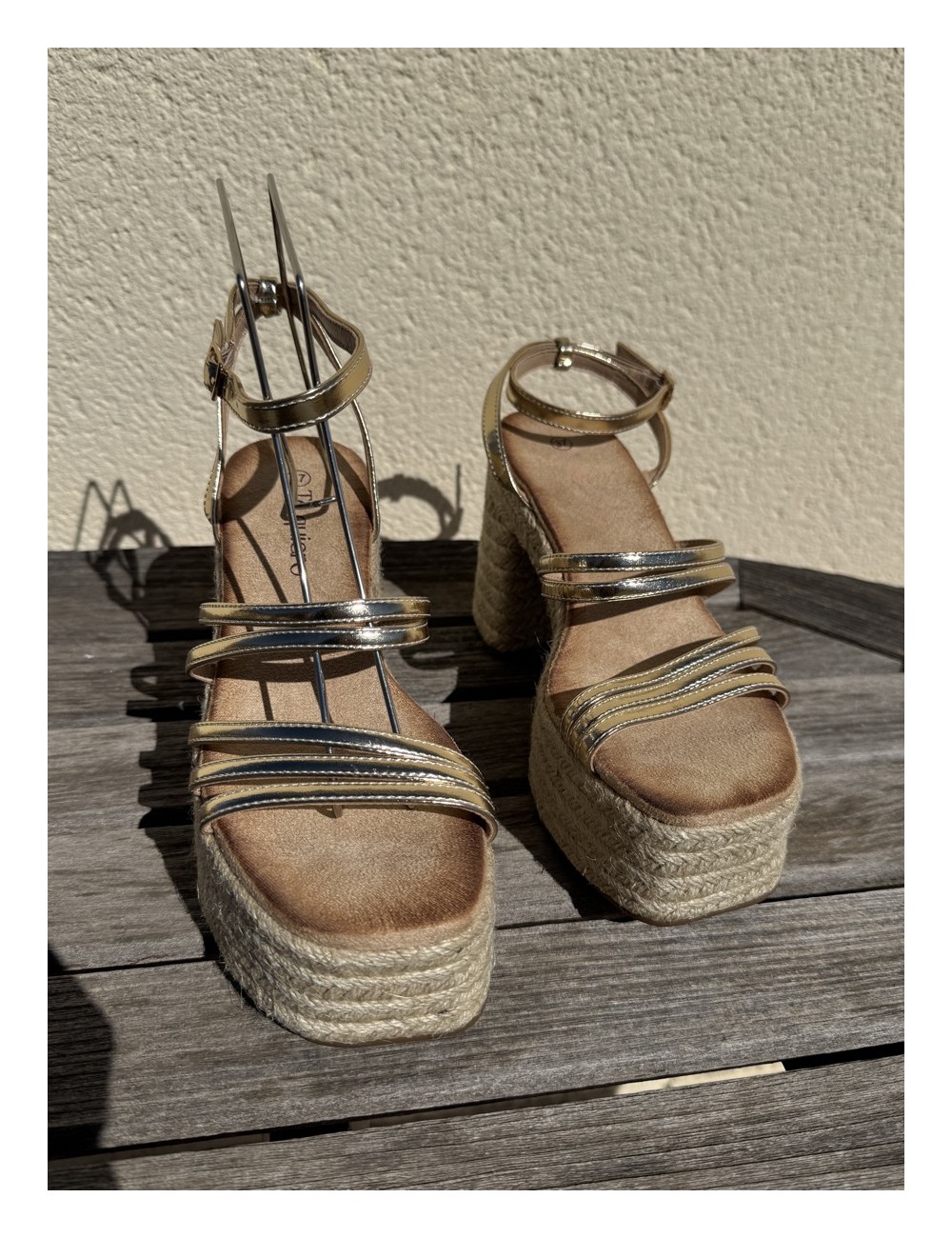 Sandalias de Tacón con Tiras Andria Gold