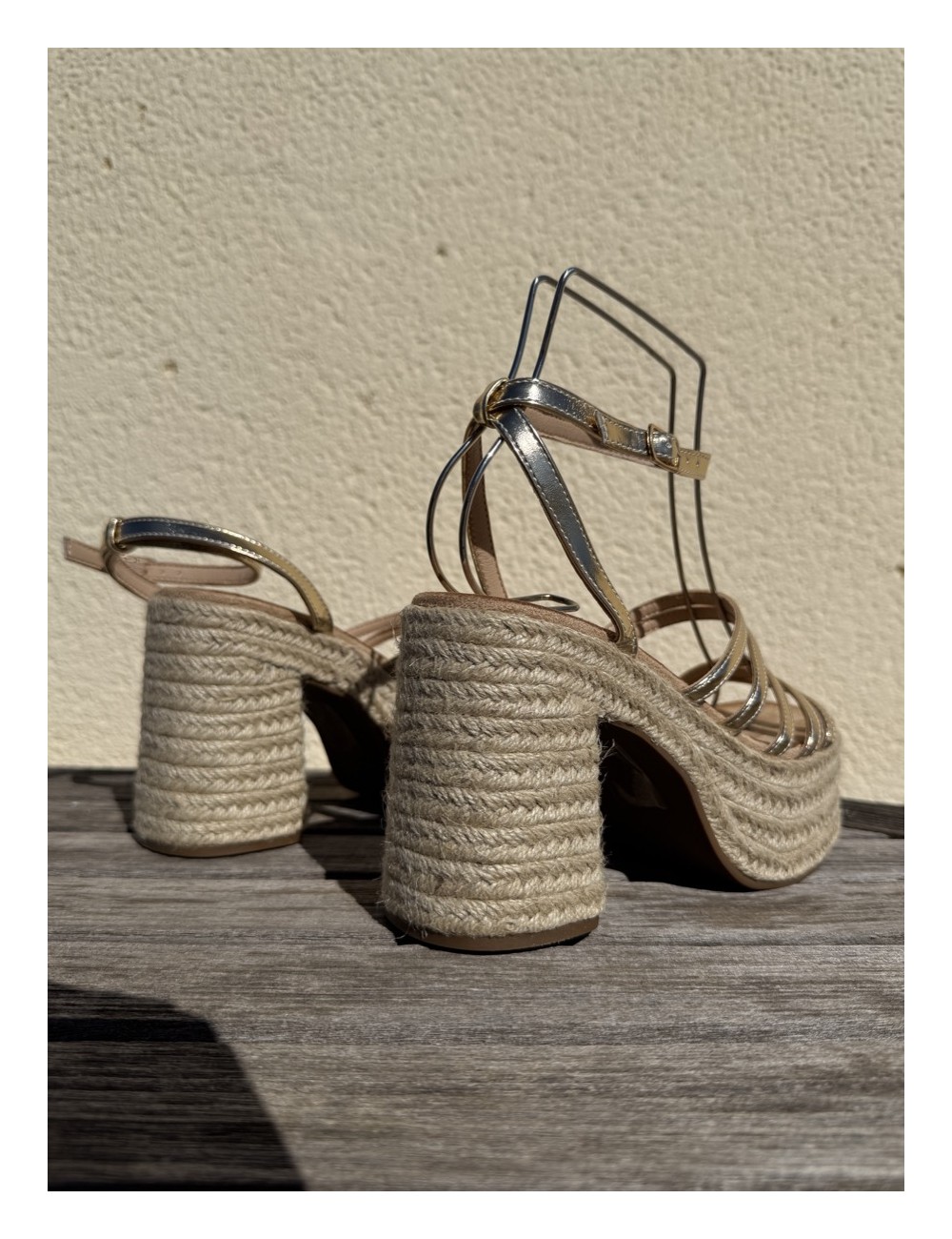 Sandalias de Tacón con Tiras Andria Gold