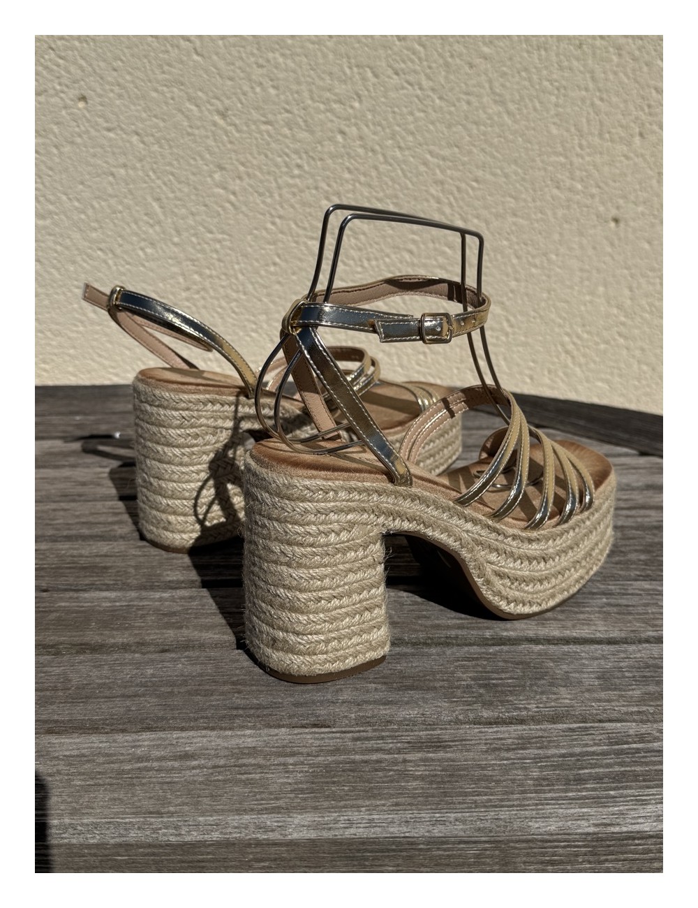 Sandalias de Tacón con Tiras Andria Gold