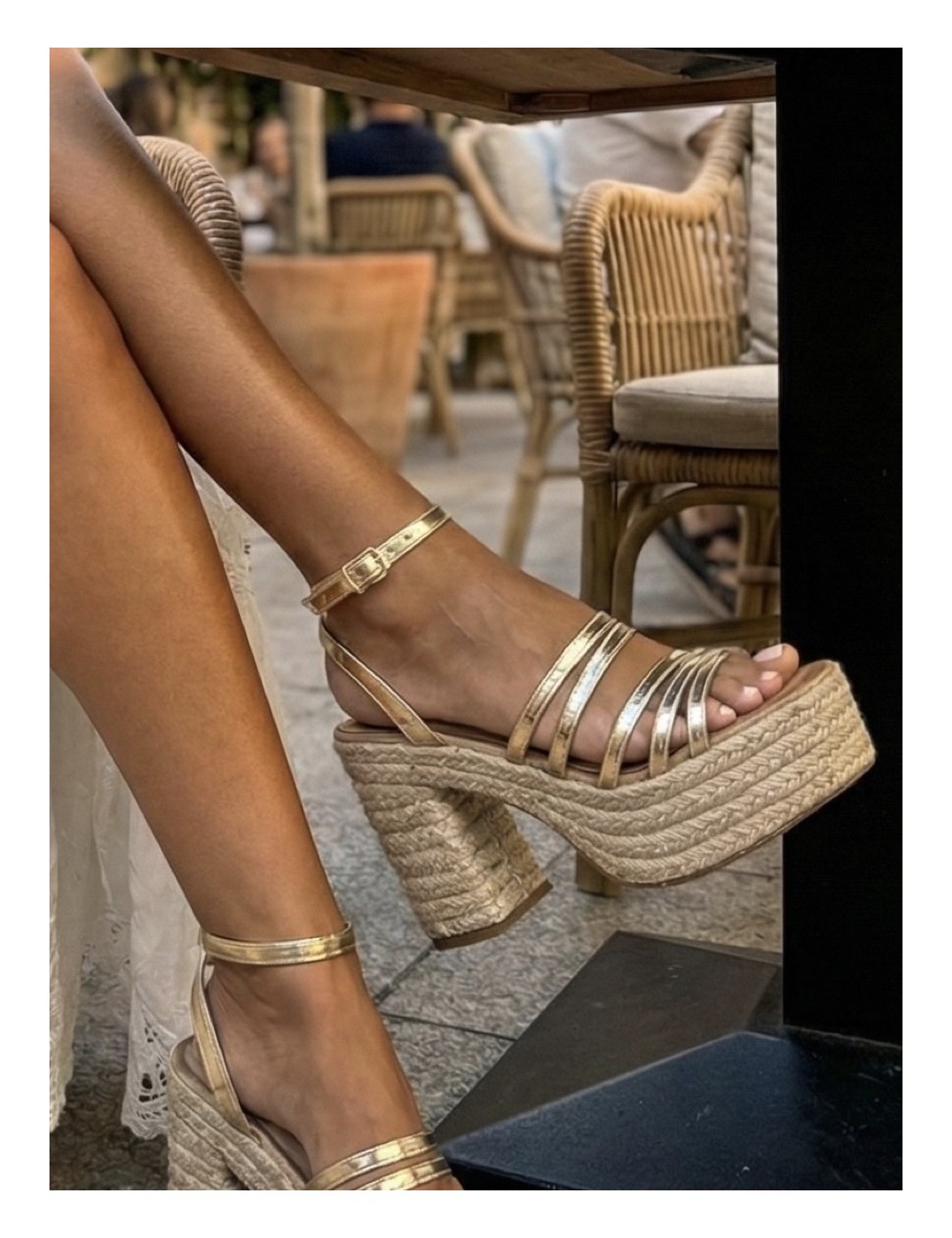 Sandalias de Tacón con Tiras Andria Gold