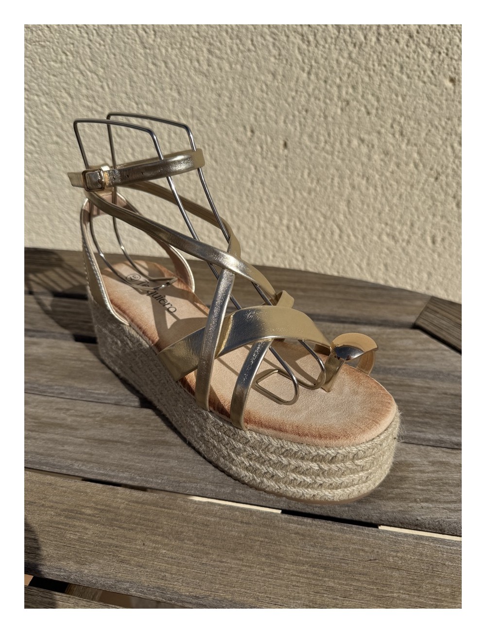 Sandalias con plataforma y anillo Luras Gold