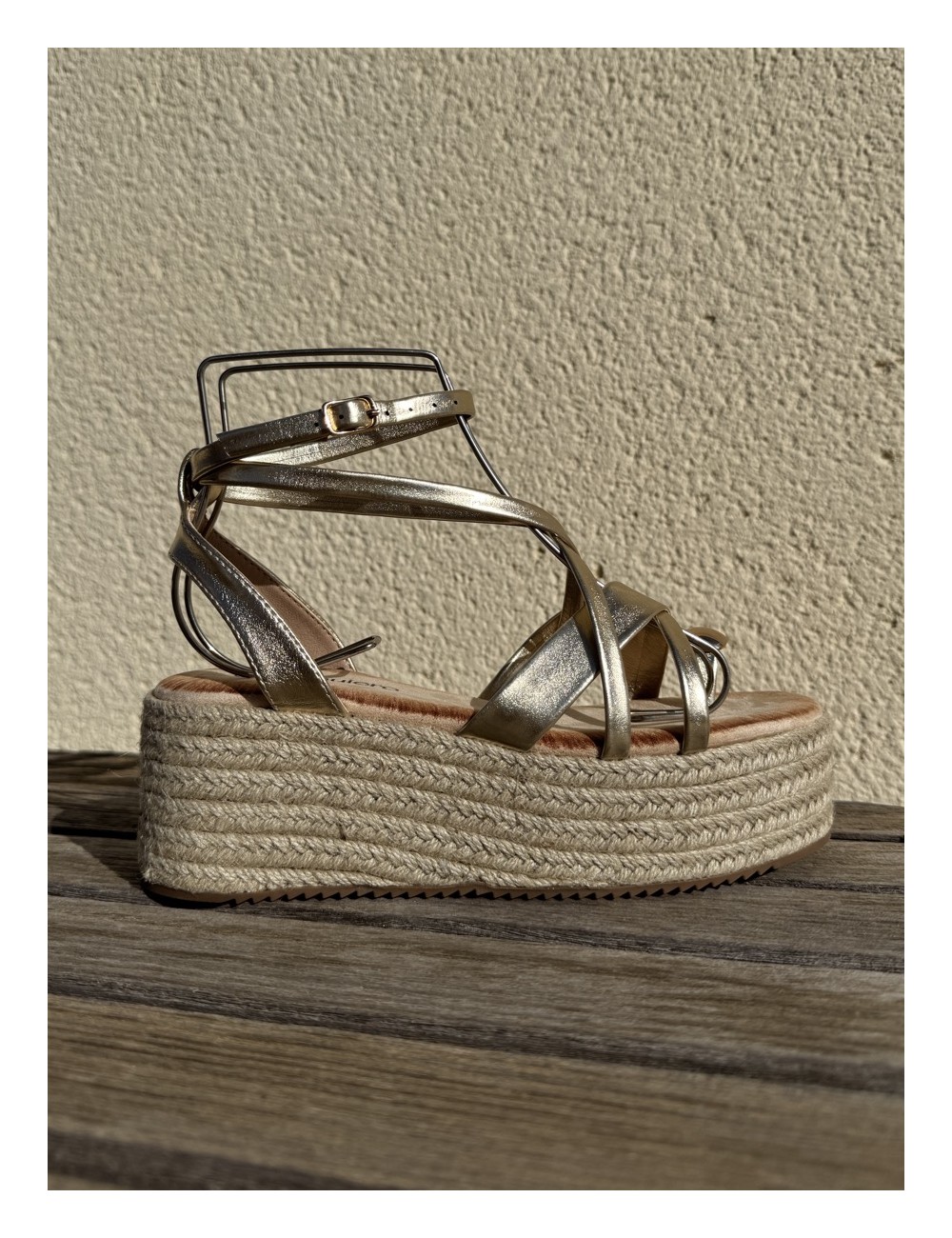 Sandalias con plataforma y anillo Luras Gold