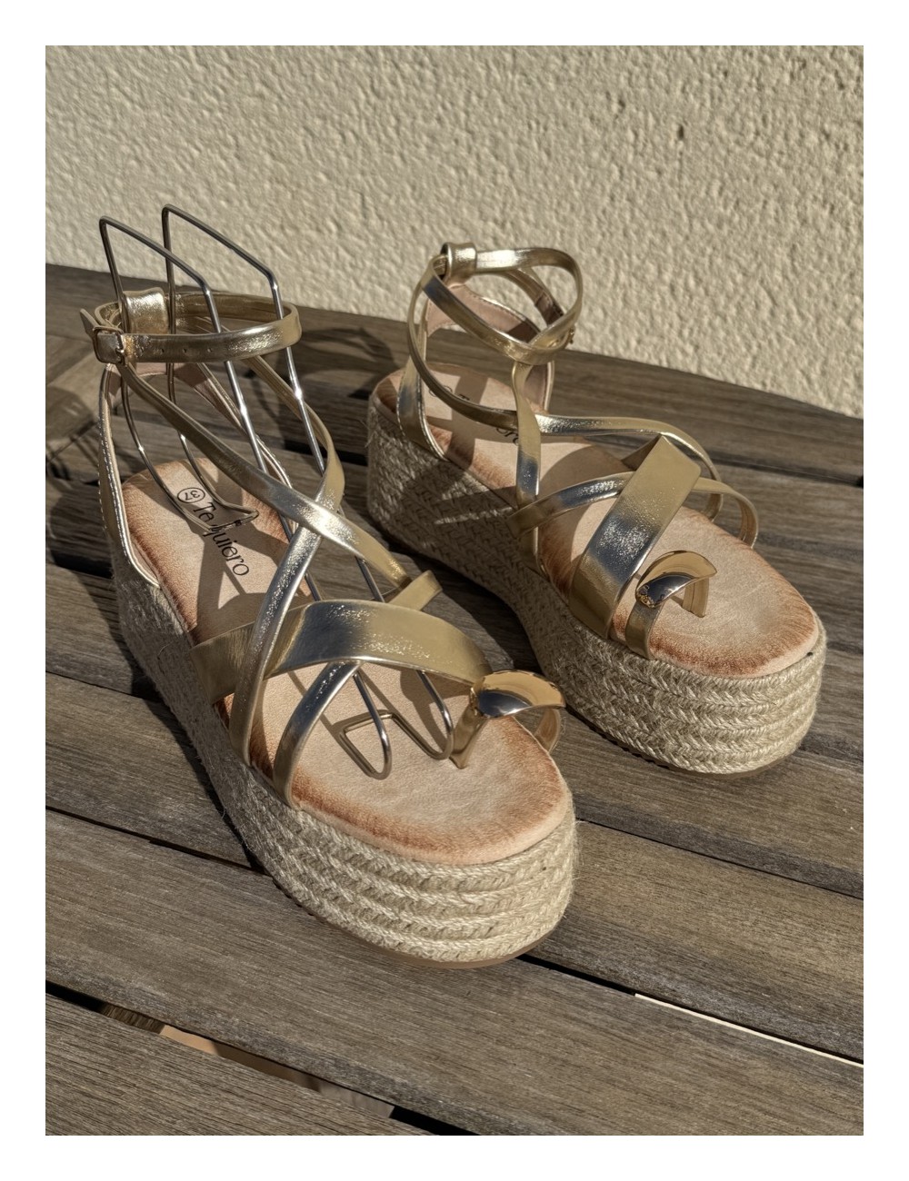 Sandalias con plataforma y anillo Luras Gold