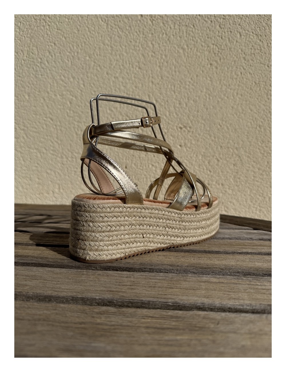 Sandalias con plataforma y anillo Luras Gold