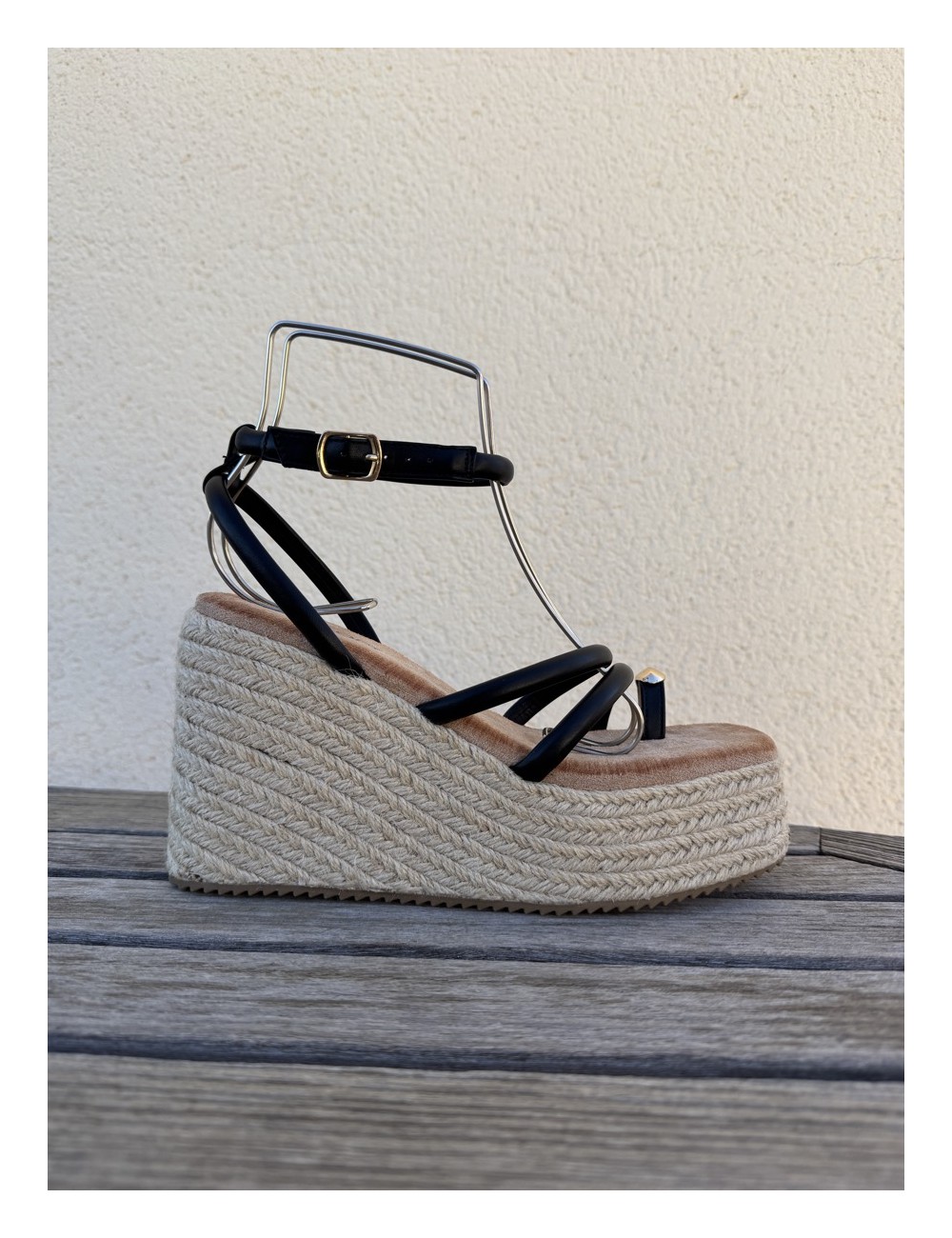 Sandalias con plataforma y tiras Telti Black