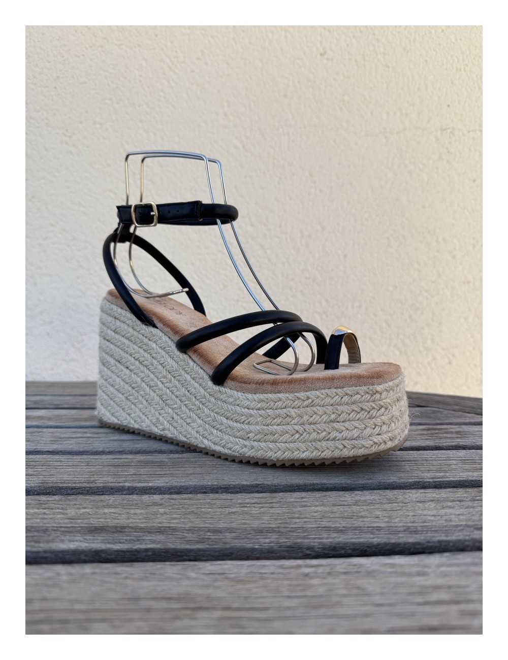 Sandalias con plataforma y tiras Telti Black
