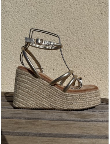 Sandalias con plataforma y tiras Telti Gold