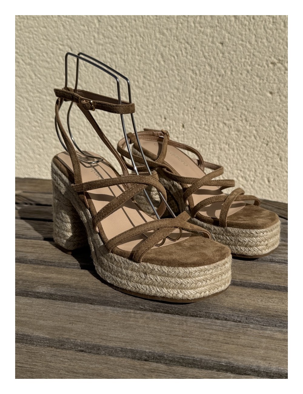 Sandalias de tacon y tiras Lula Khaki