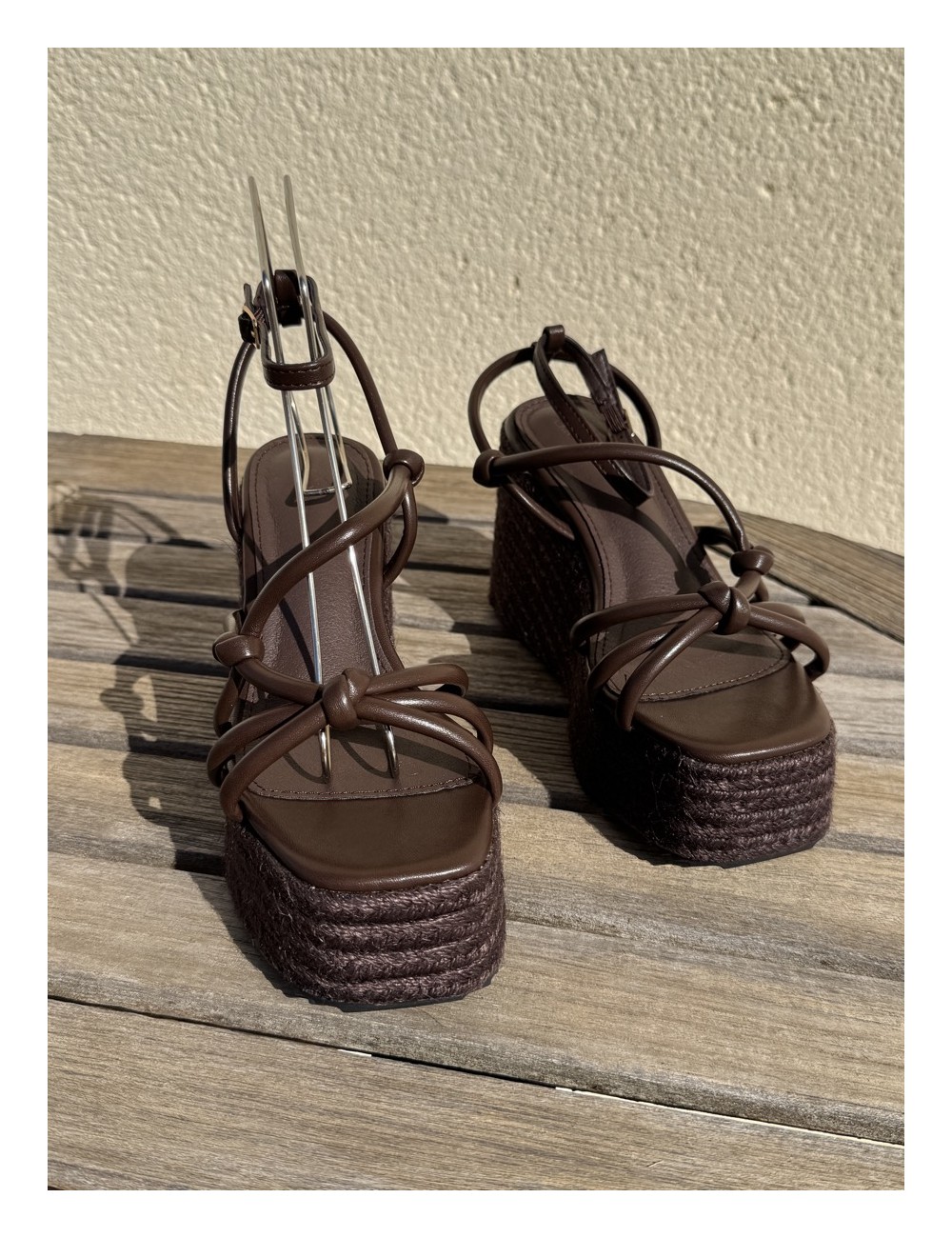 Sandalias con cuña Onani Brown