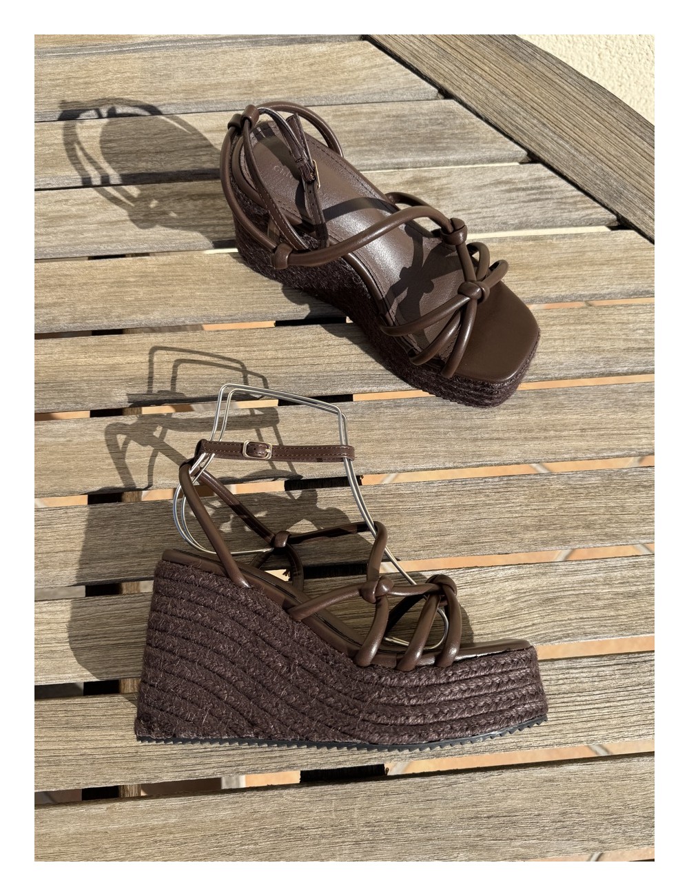 Sandalias con cuña Onani Brown
