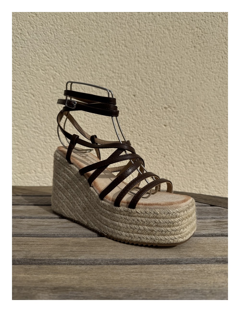 Sandalias con Tiras y Atadas a la Pierna Casina Brown