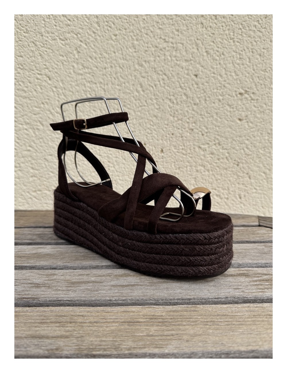 Sandalias con plataforma y anillo Luras Coffe