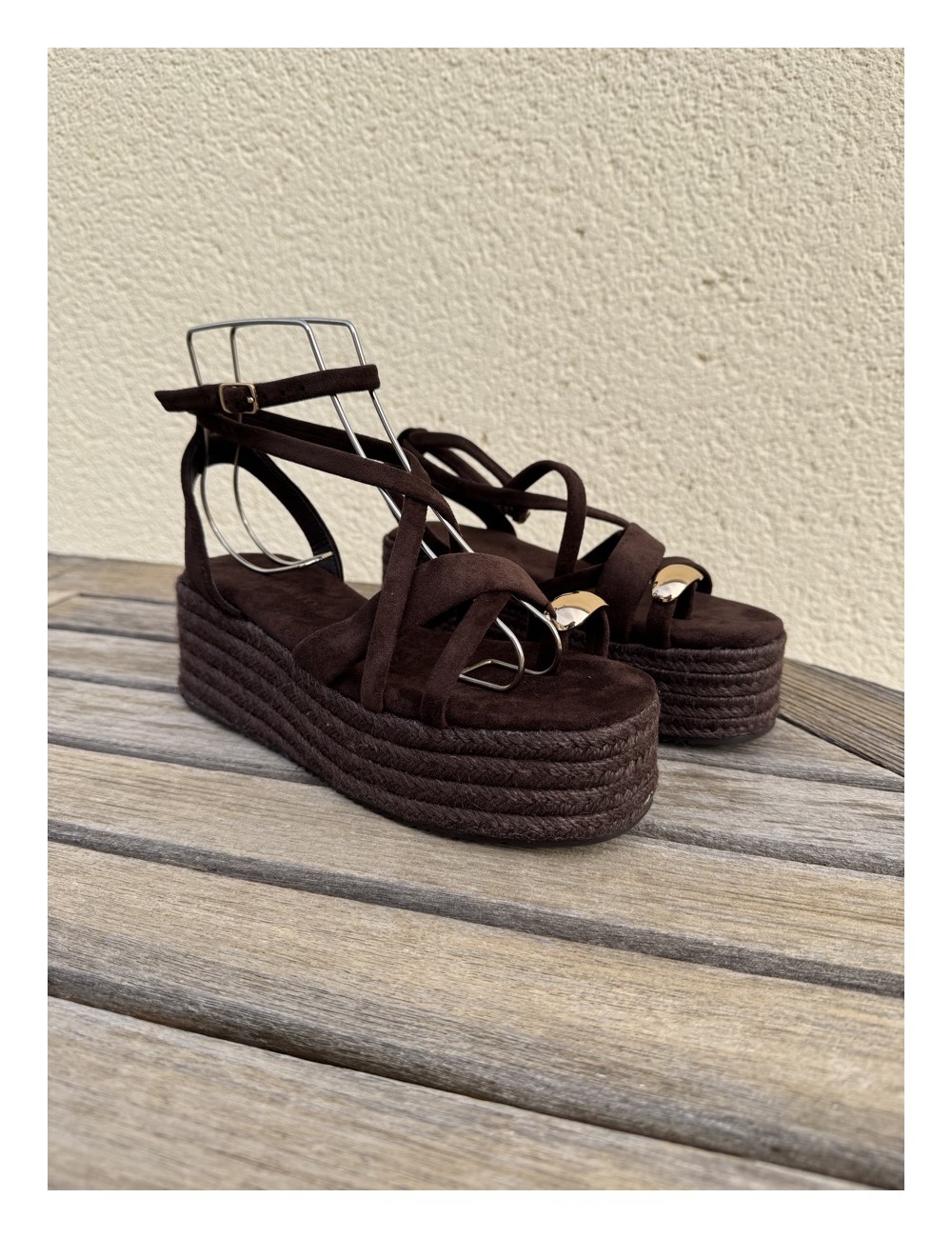 Sandalias con plataforma y anillo Luras Coffe