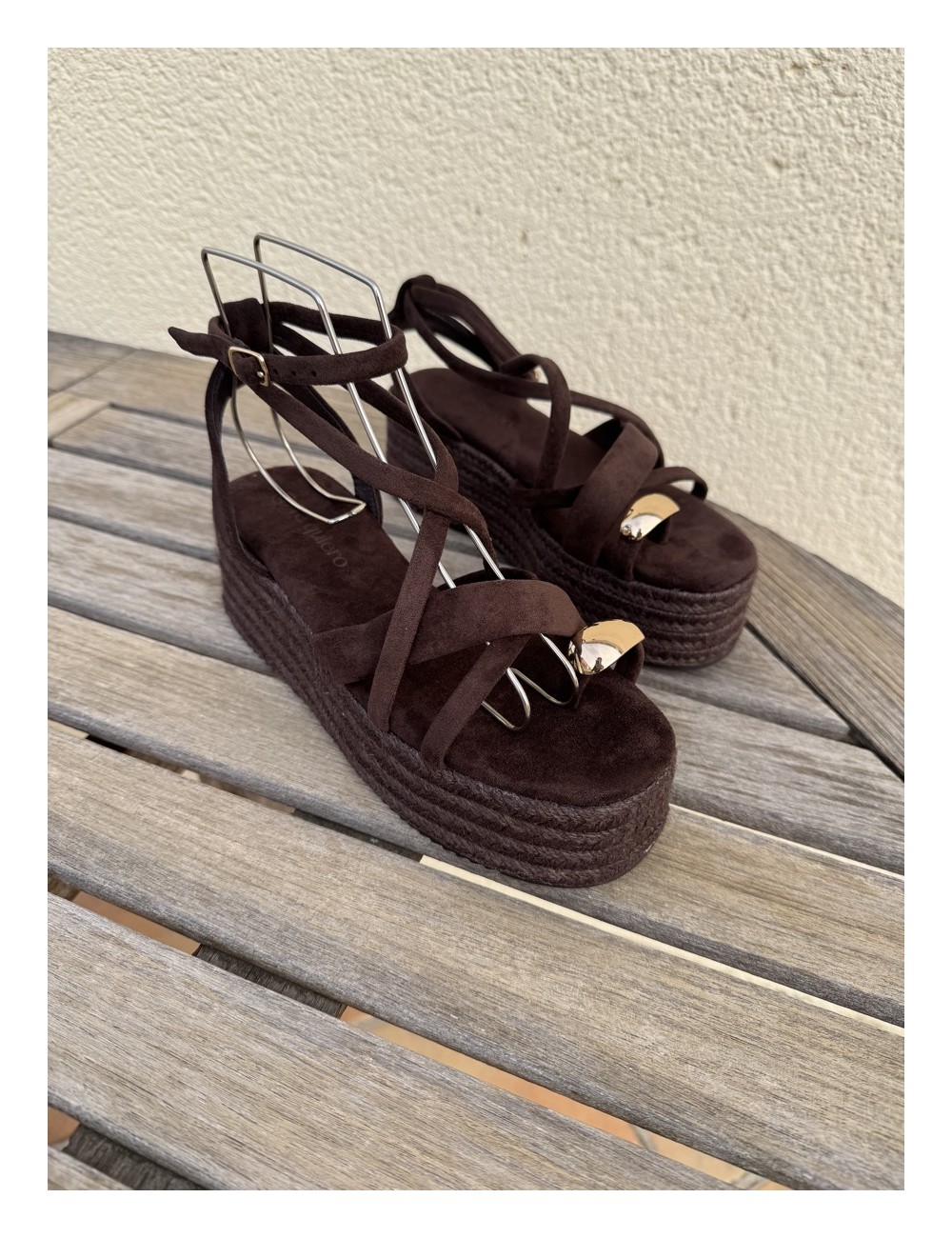 Sandalias con plataforma y anillo Luras Coffe