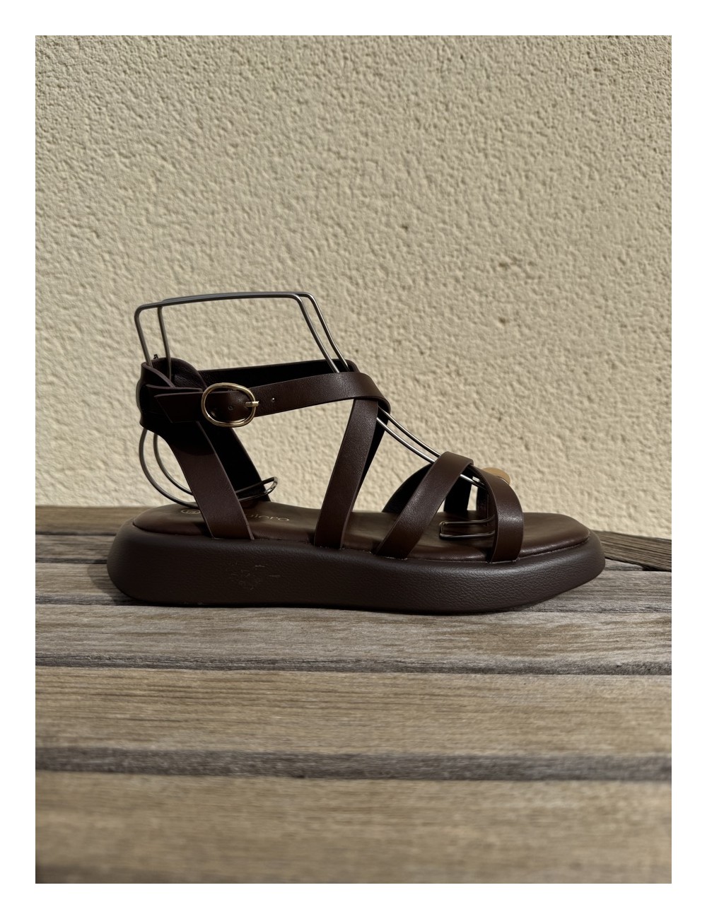 Sandalias con tiras y anillo Onifai Brown