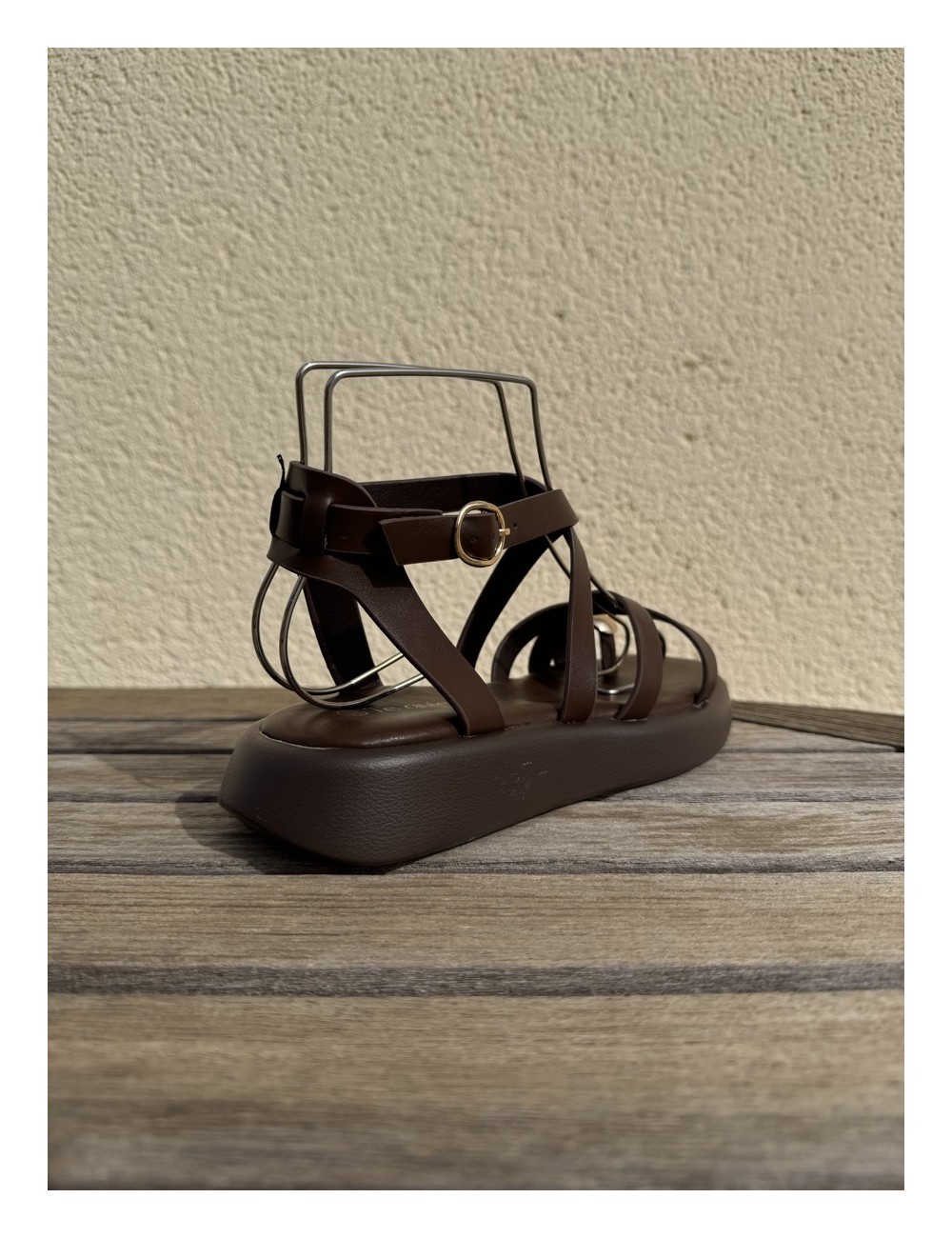Sandalias con tiras y anillo Onifai Brown