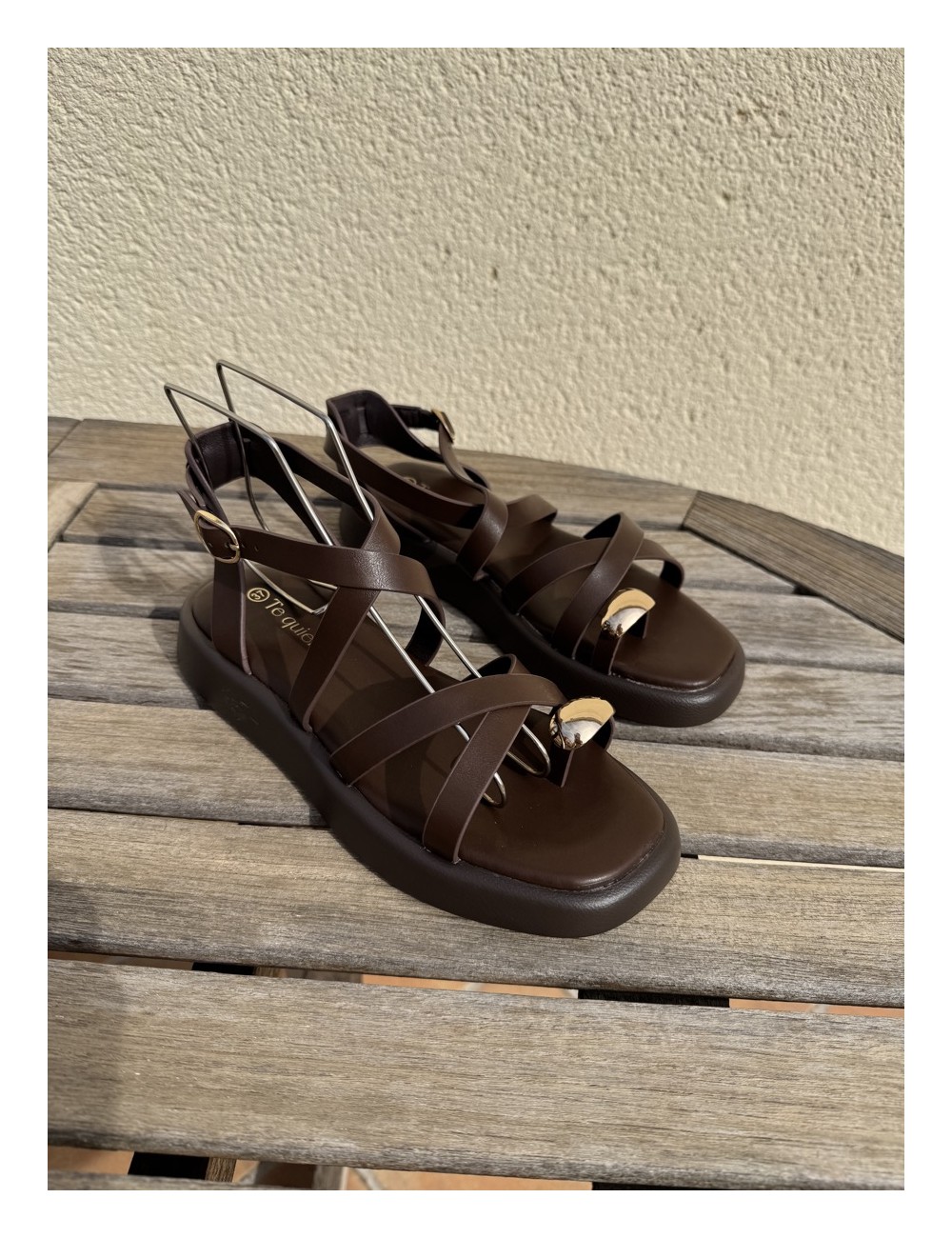 Sandalias con tiras y anillo Onifai Brown