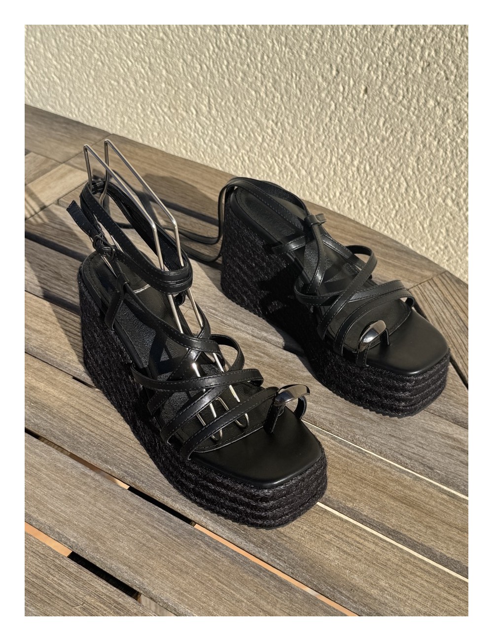 Sandalias con cuña y tiras Piras All Noir