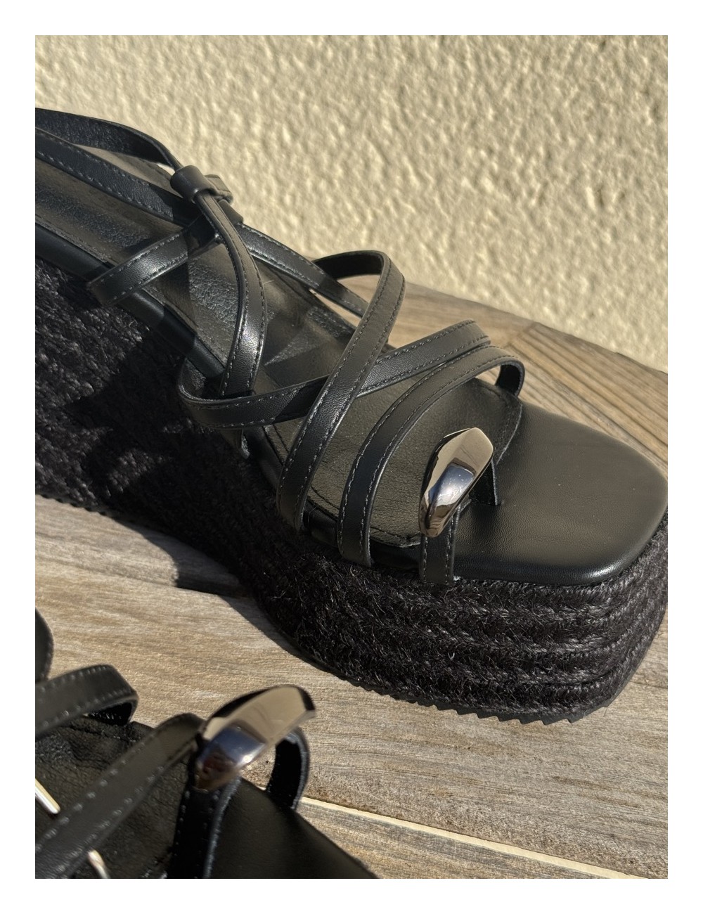 Sandalias con cuña y tiras Piras All Noir