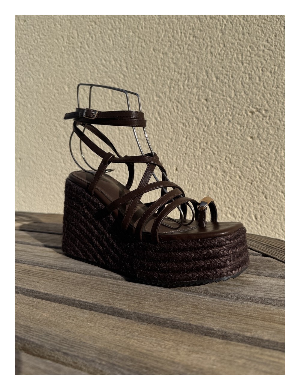 Sandalias con cuña y tiras Piras Brown
