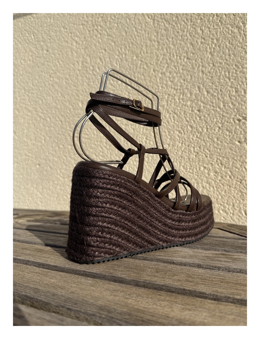Sandalias con cuña y tiras Piras Brown