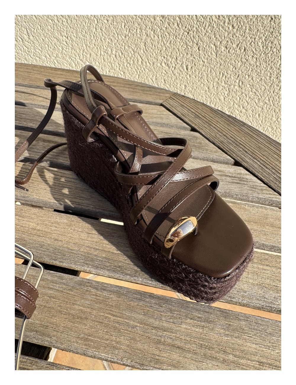 Sandalias con cuña y tiras Piras Brown