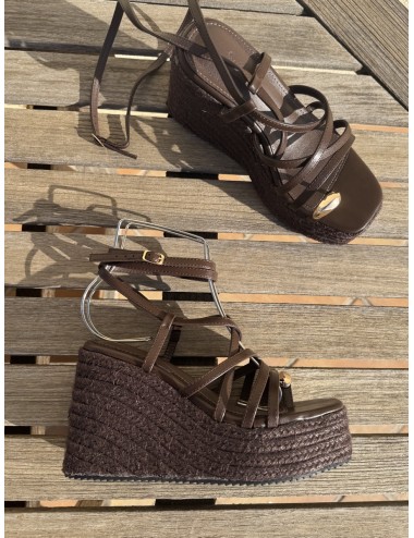 Sandalias con cuña y tiras Piras Brown