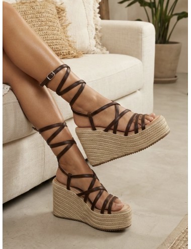Sandalias con Tiras y Atadas a la Pierna Casina Brown