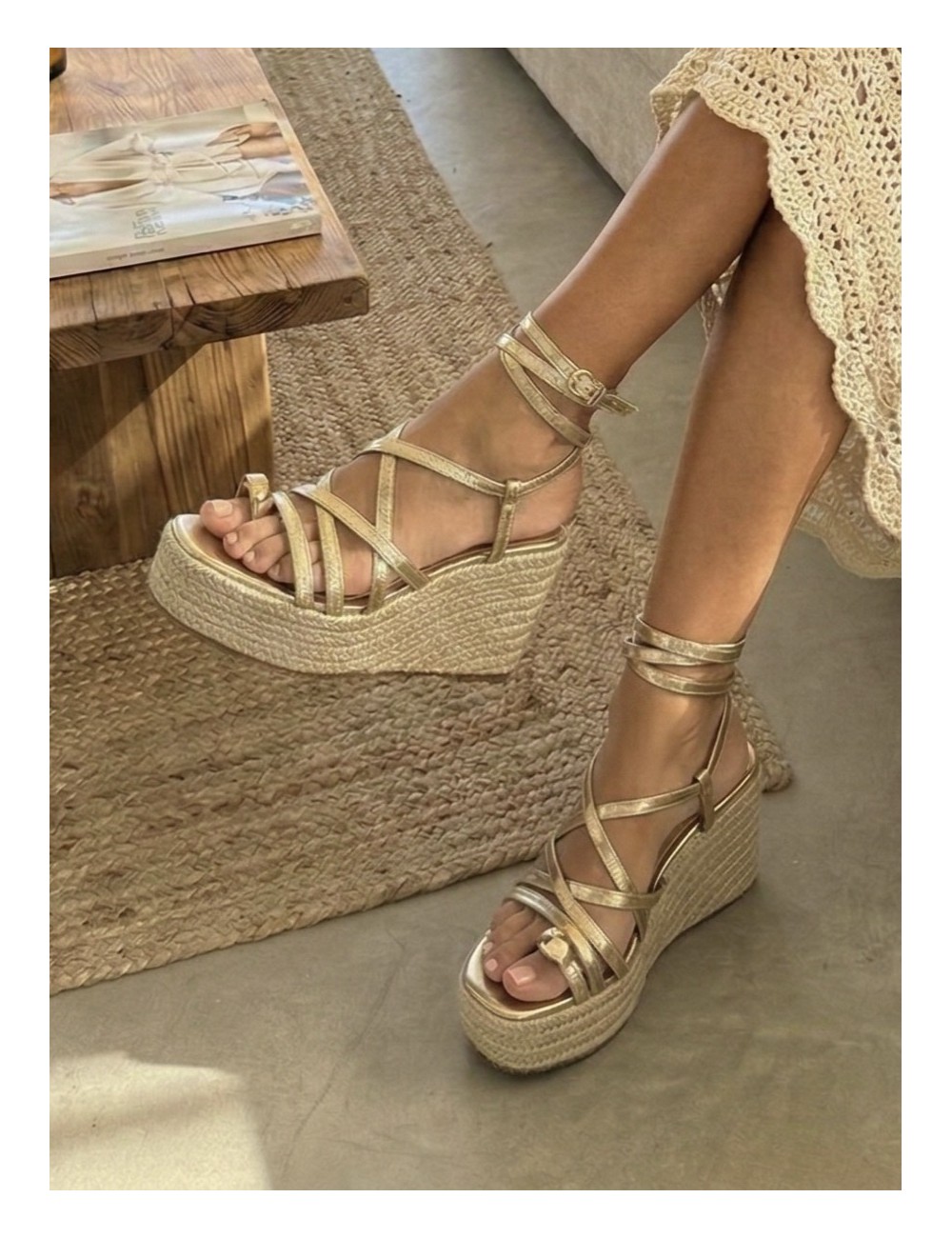 Sandalias con cuña y tiras Piras Gold