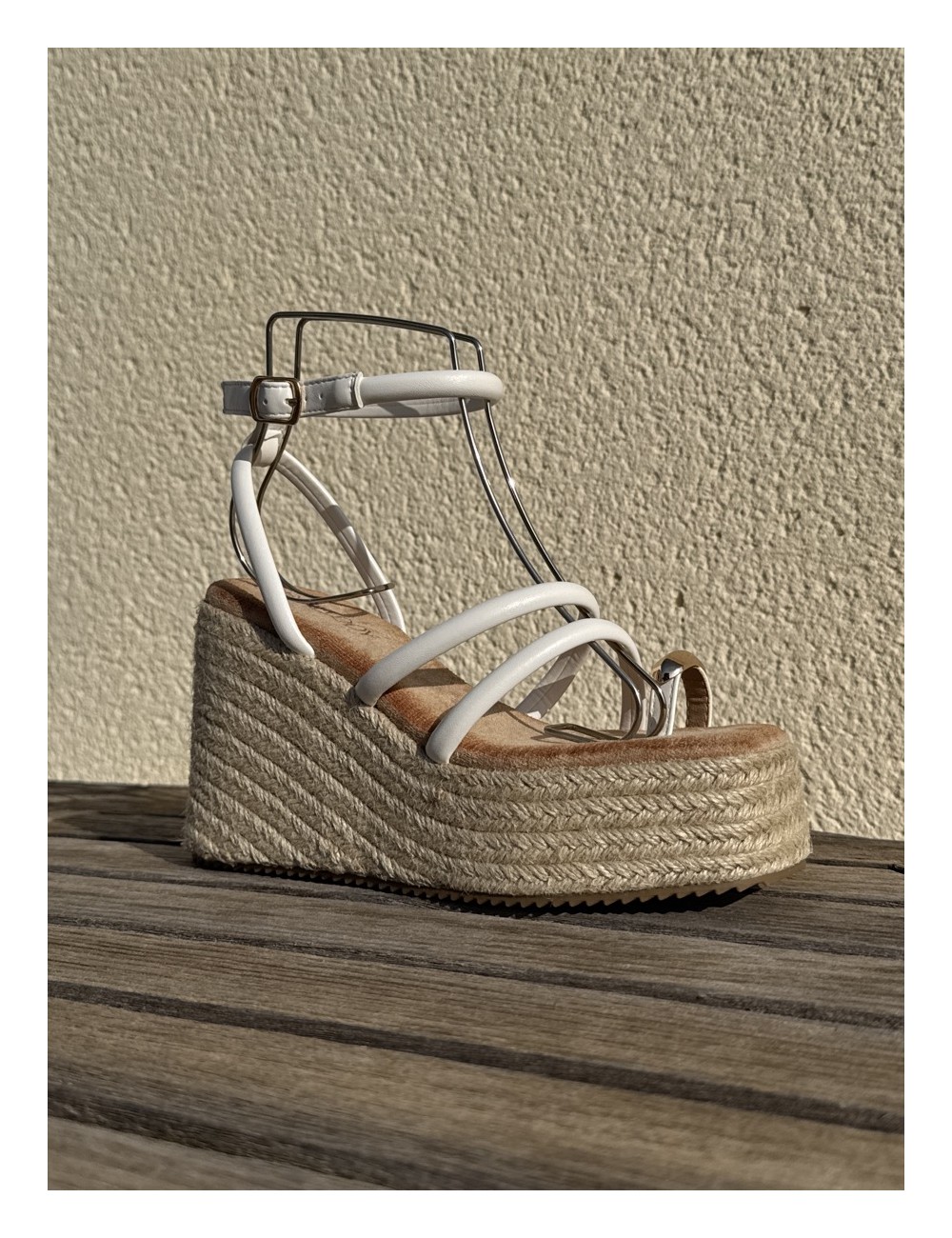 Sandalias con plataforma y tiras Telti white