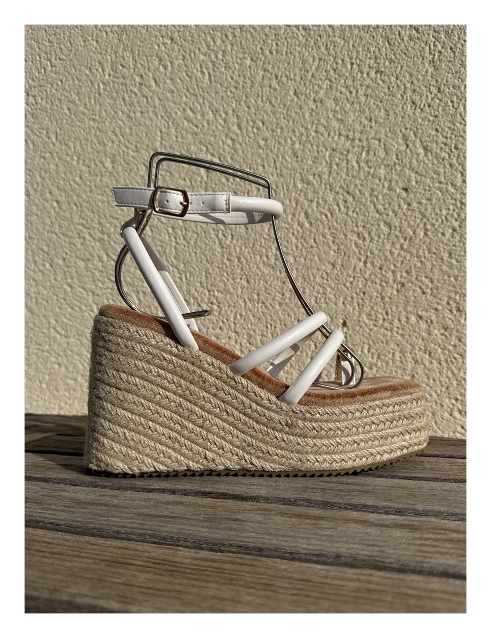 Sandalias con plataforma y tiras Telti white