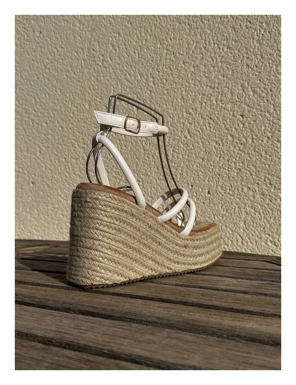 Sandalias con plataforma y tiras Telti white
