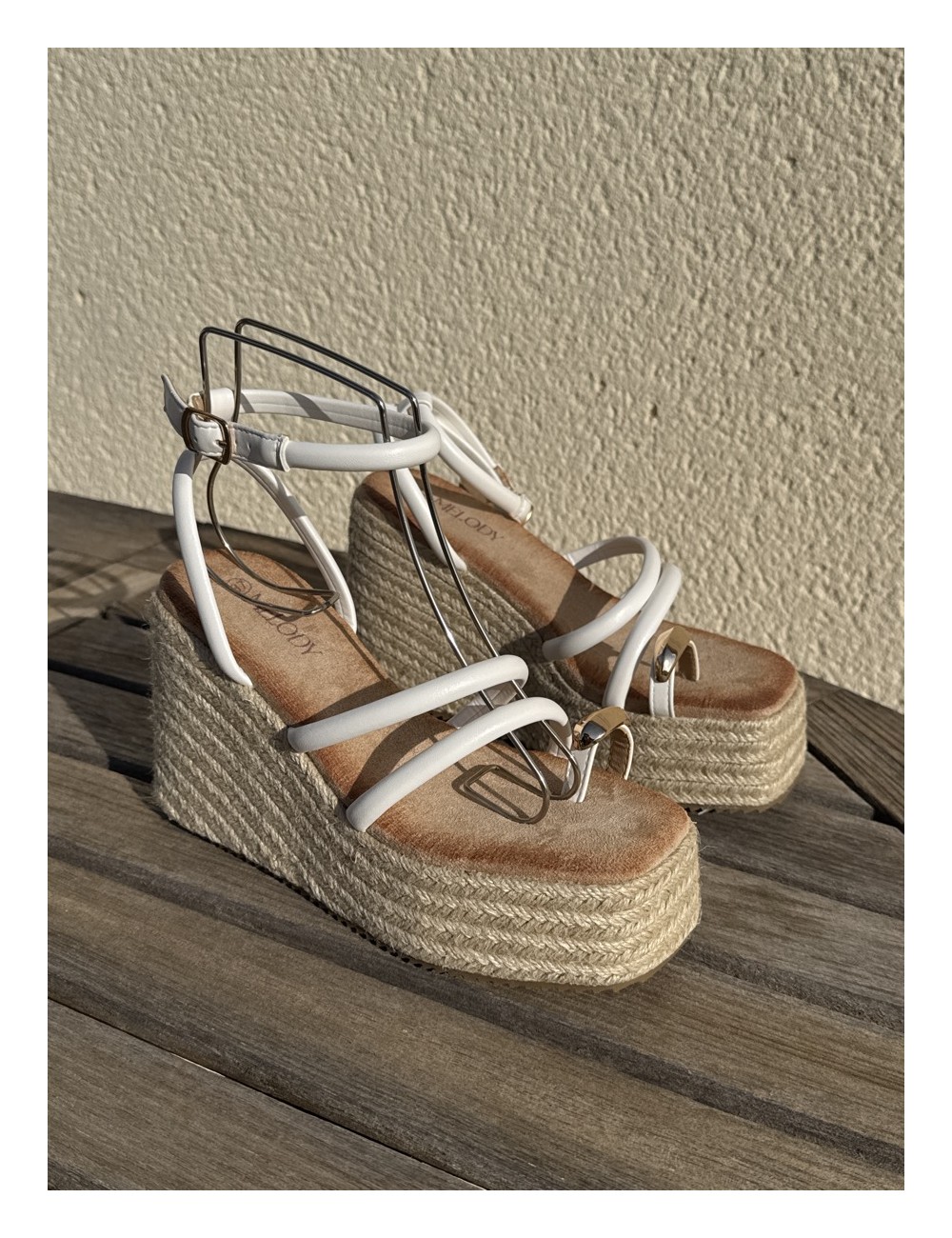 Sandalias con plataforma y tiras Telti white