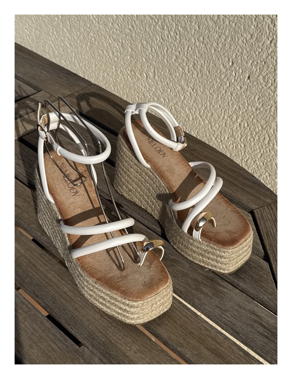 Sandalias con plataforma y tiras Telti white