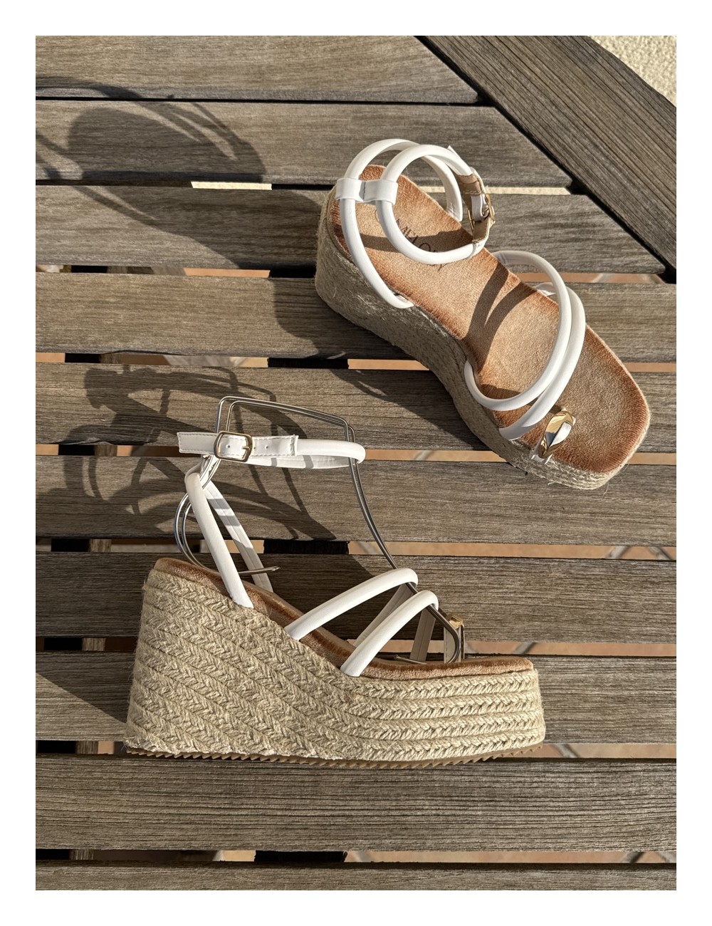 Sandalias con plataforma y tiras Telti white