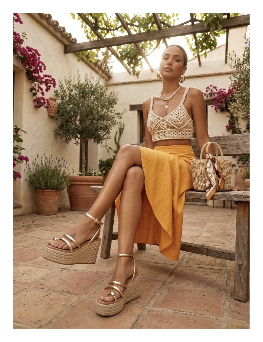 Sandalias con plataforma y tiras Telti Gold