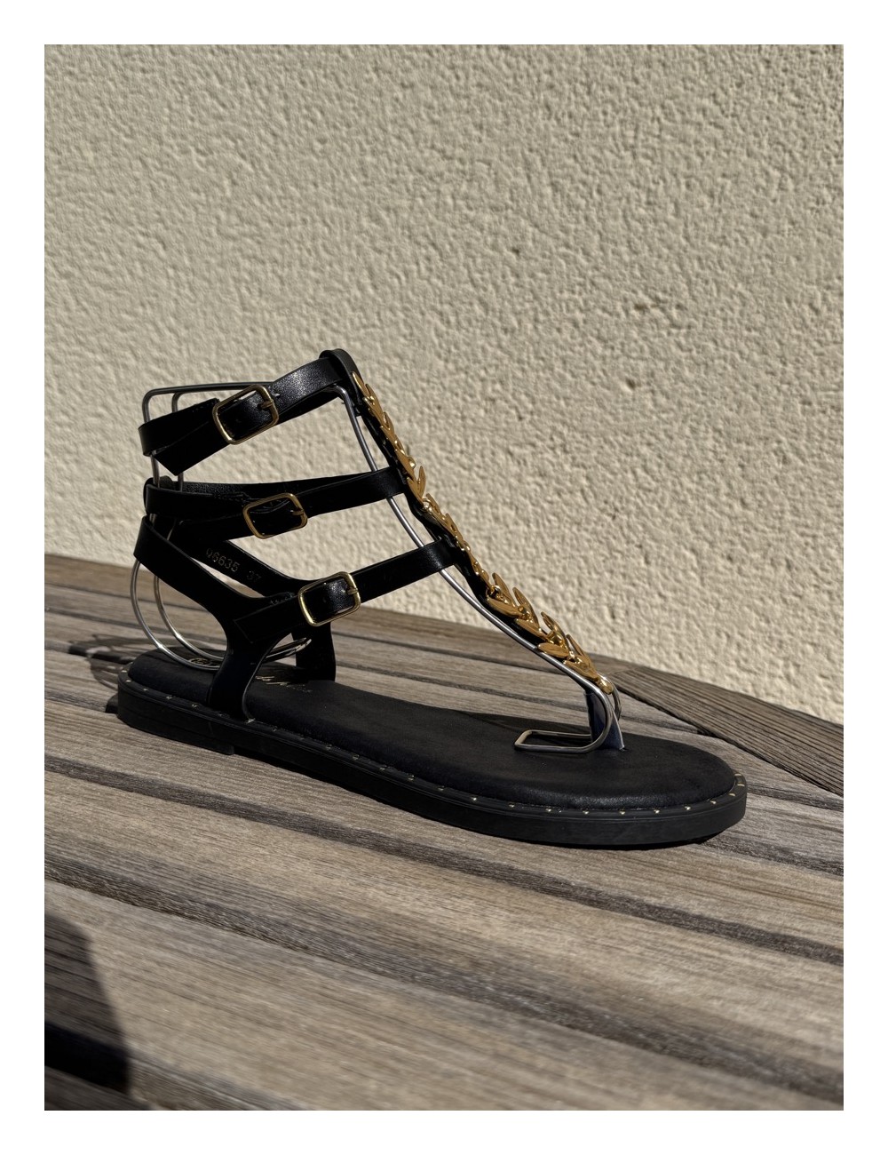 Sandalias con adorno Dorado Arbas Noir