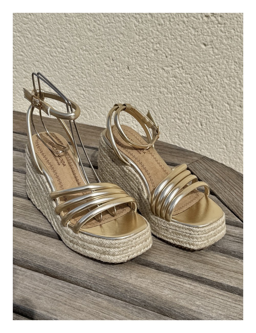 Sandalia de tiras con cuña de esparto Nuvola Gold