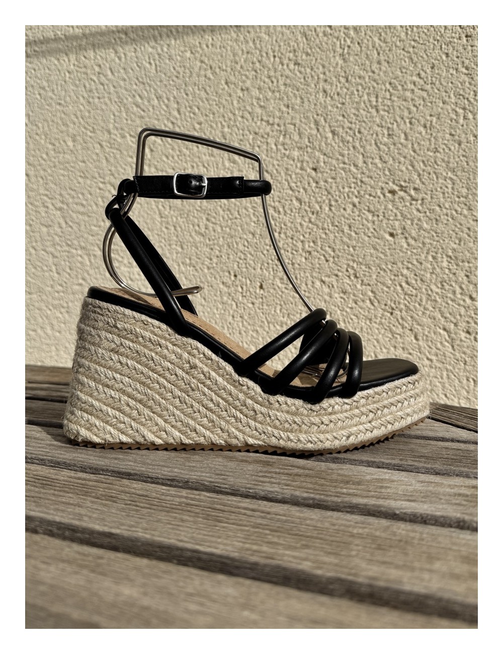 Sandalia de tiras con cuña de esparto Nuvola Noir