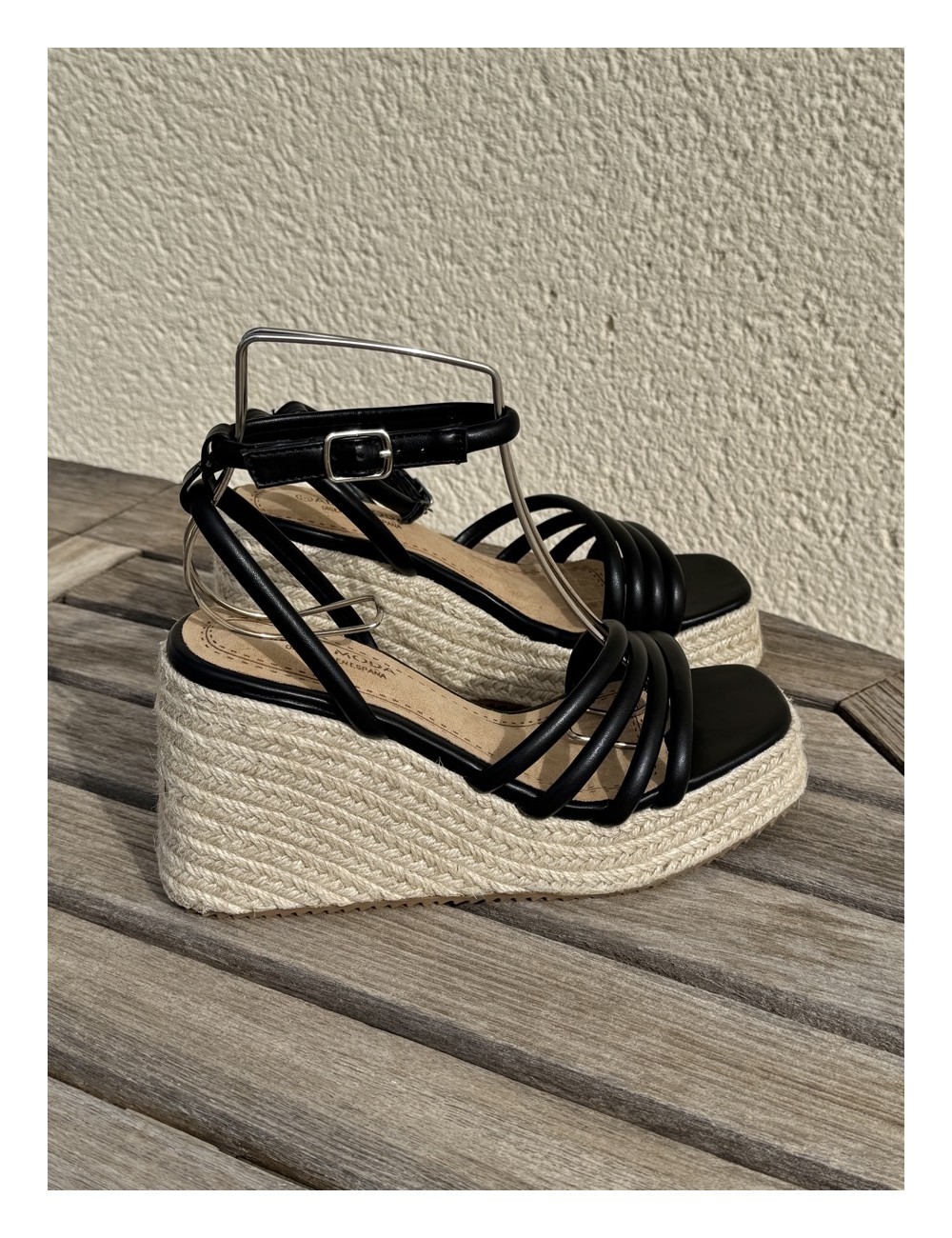 Sandalia de tiras con cuña de esparto Nuvola Noir