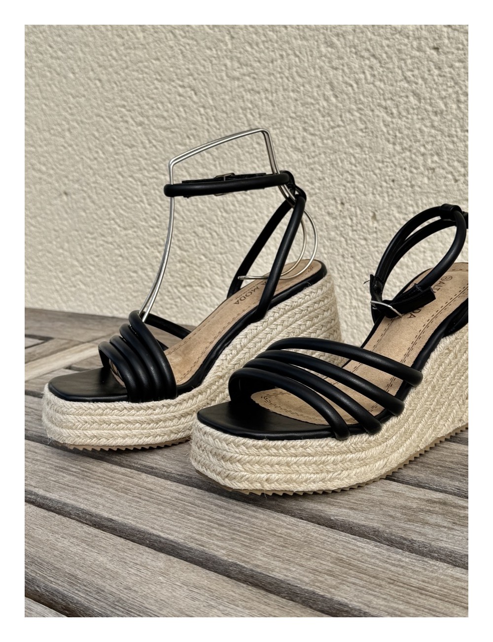 Sandalia de tiras con cuña de esparto Nuvola Noir