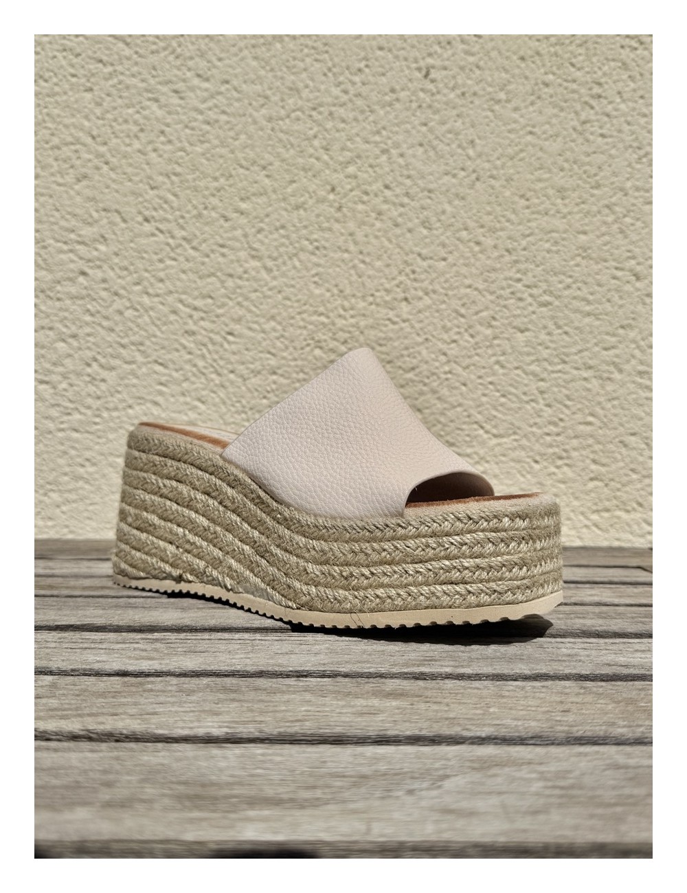 Cuñas con Plataforma y Esparto Malleva Beige