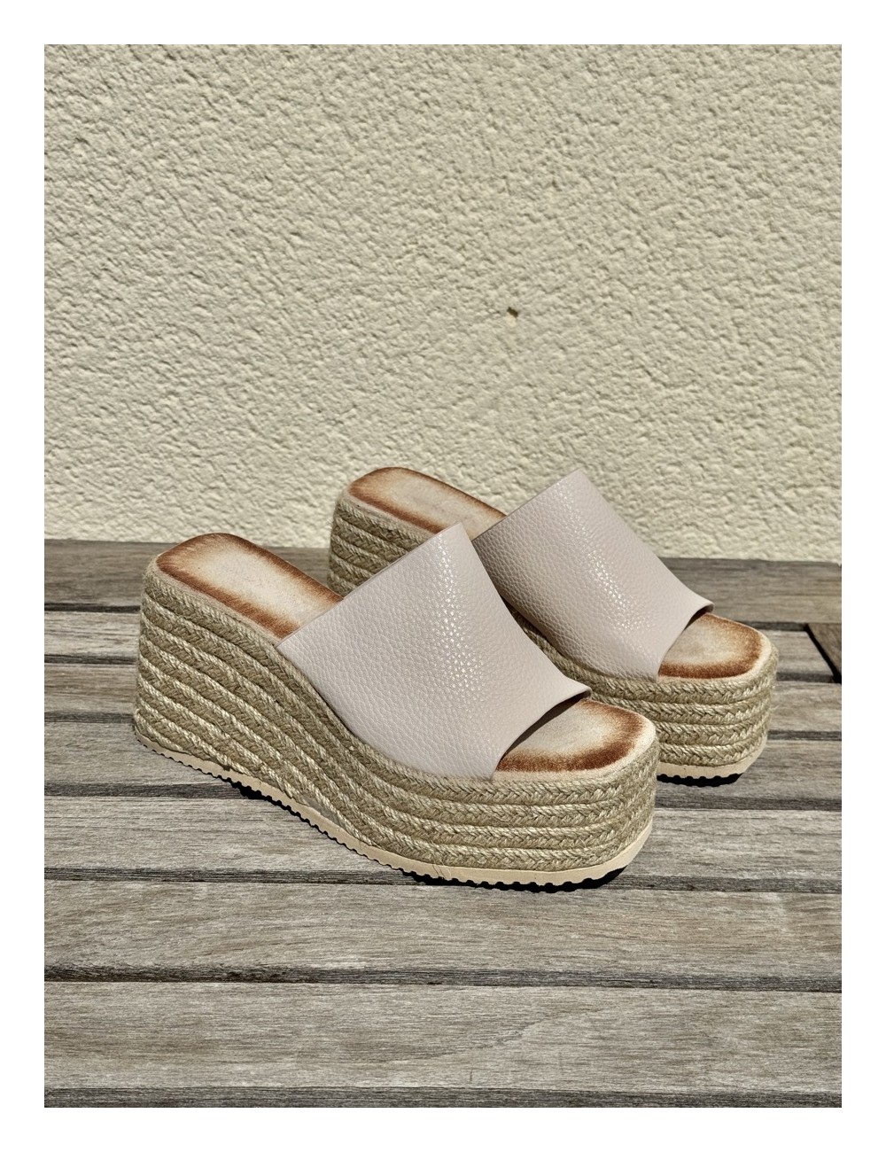 Cuñas con Plataforma y Esparto Malleva Beige