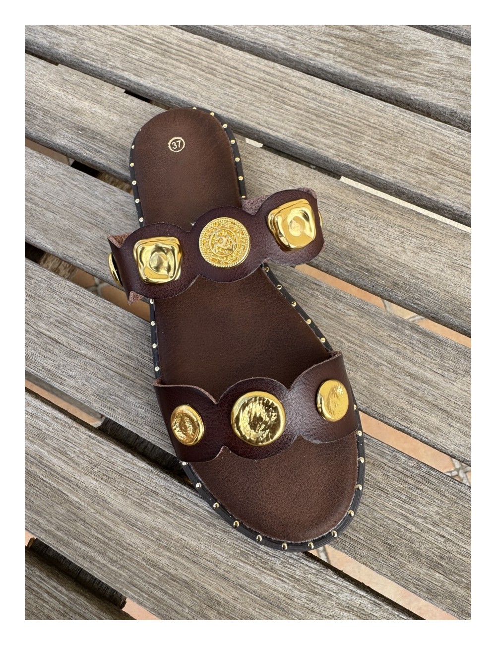 Sandalias con adorno dorado Baunei Brown